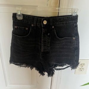 Black frayed denim shorts